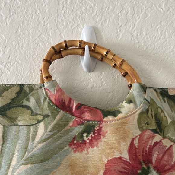 Floral print, bamboo handle bag by FOSSIL(Vintage) - Picture 2 of 5